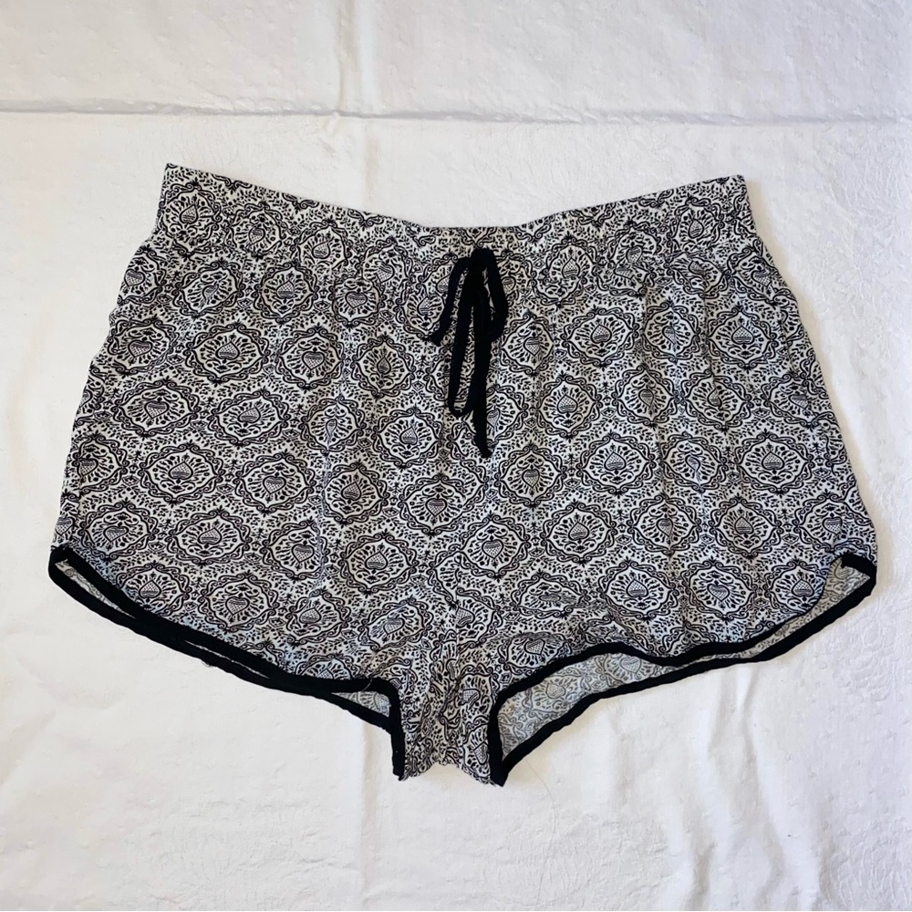 Lounge Black and White Shorts